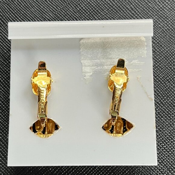 Vintage Trifari Golden Tone Clip On Earrings Marked VTG Square Quilted - Picture 12 of 12